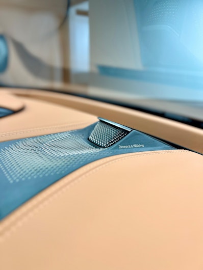 Vehicle image ASTON MARTIN DBX