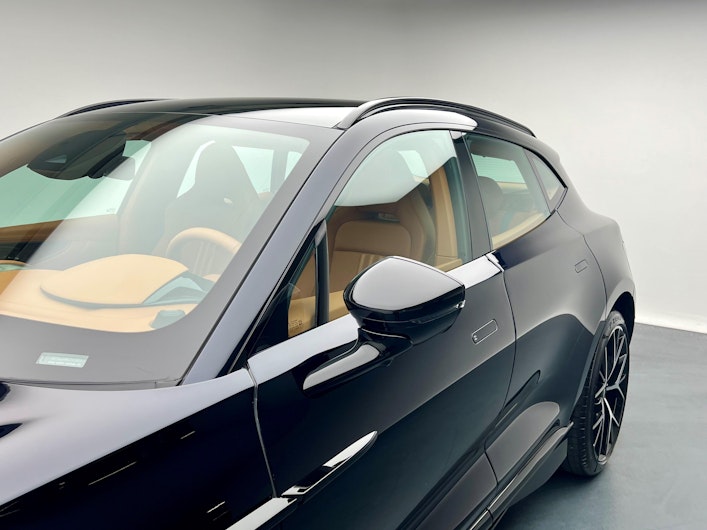 Vehicle image ASTON MARTIN DBX