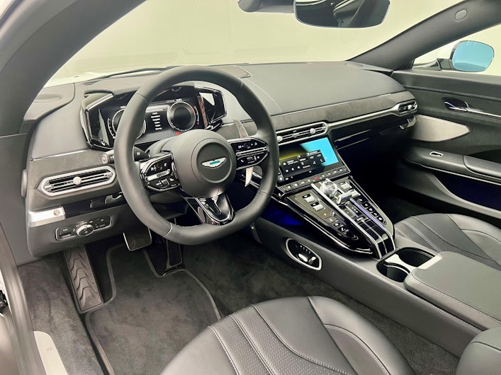 Vehicle image ASTON MARTIN V12 Vantage