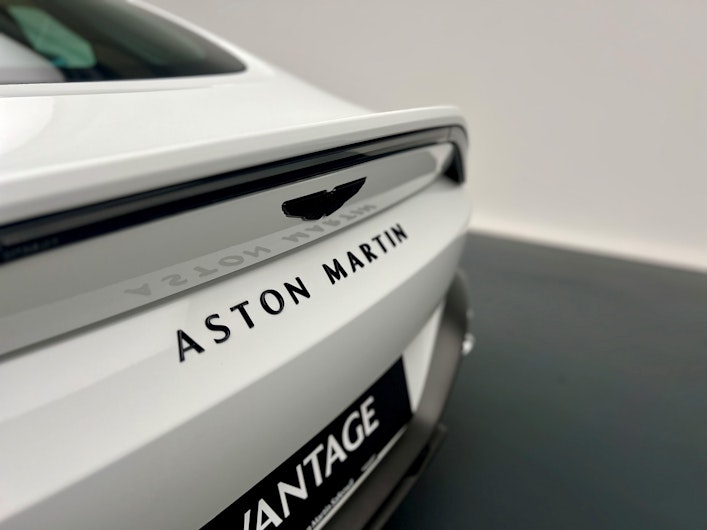 Vehicle image ASTON MARTIN V12 Vantage
