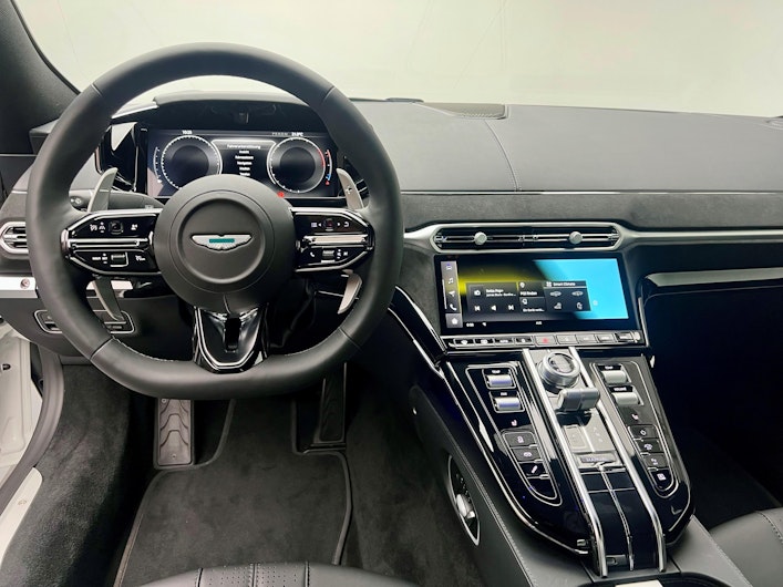 Vehicle image ASTON MARTIN V12 Vantage