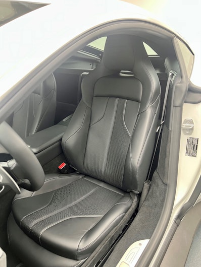 Vehicle image ASTON MARTIN V12 Vantage