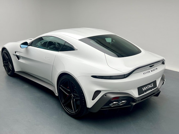 Vehicle image ASTON MARTIN V12 Vantage