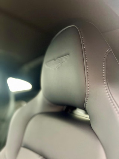 Vehicle image ASTON MARTIN V12 Vantage