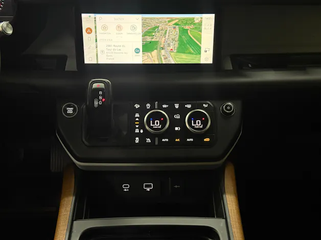 Land Rover Defender 110 P400 I6 HSE 3.0 AT8