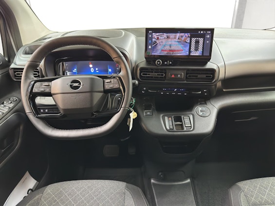 Vehicle image 9 Vehicle image 9