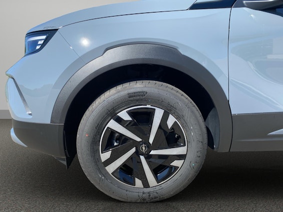 Vehicle image 8 Vehicle image 8