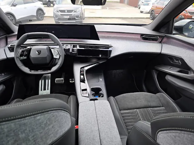 Peugeot 5008 e-Launch Edition AWD