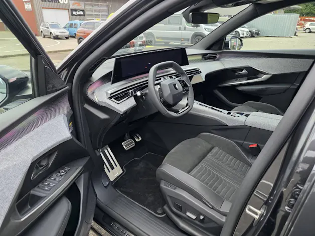Peugeot 5008 e-Launch Edition AWD