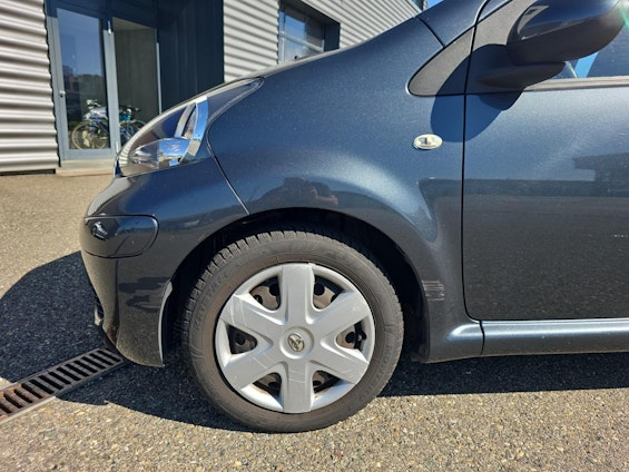 Vehicle image 8