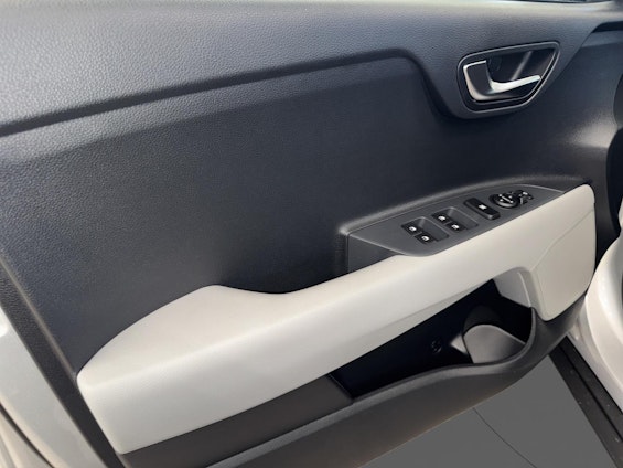 Vehicle image 9 Vehicle image 9