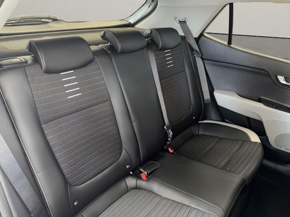 Vehicle image 13 Vehicle image 13