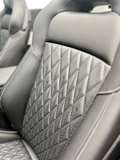 Vehicle image ASTON MARTIN DB12