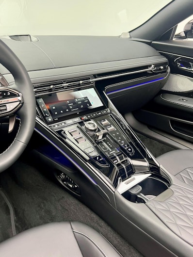 Vehicle image ASTON MARTIN DB12