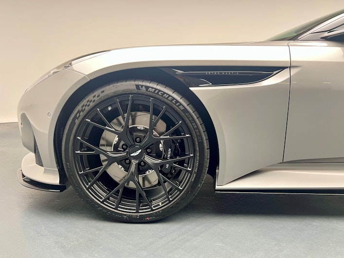 Vehicle image ASTON MARTIN DB12