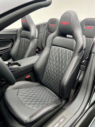 Vehicle image ASTON MARTIN DB12