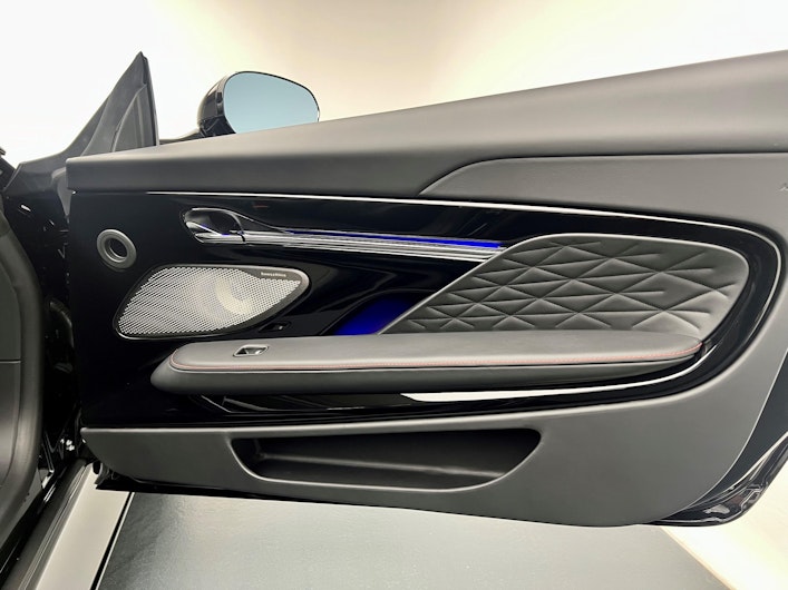 Vehicle image ASTON MARTIN DB12