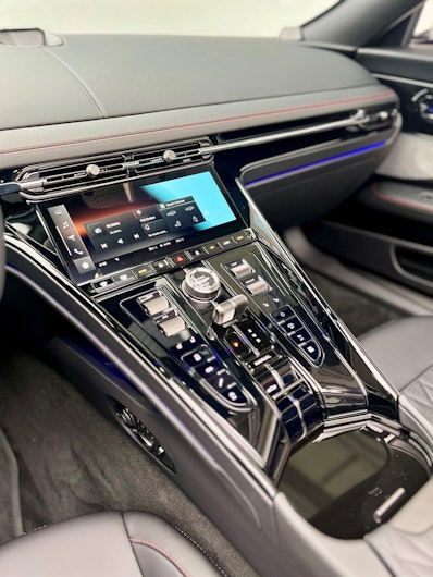 Vehicle image ASTON MARTIN DB12