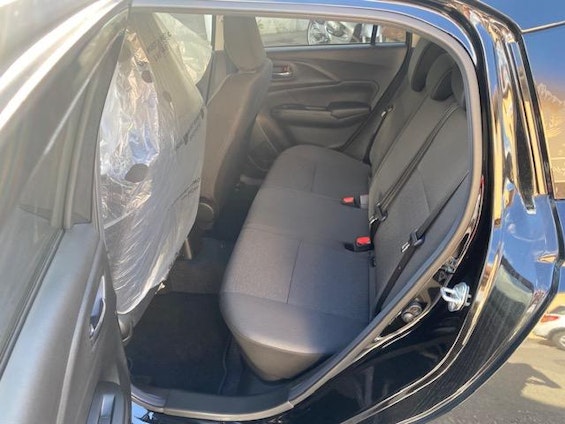 Vehicle image 9 Vehicle image 9