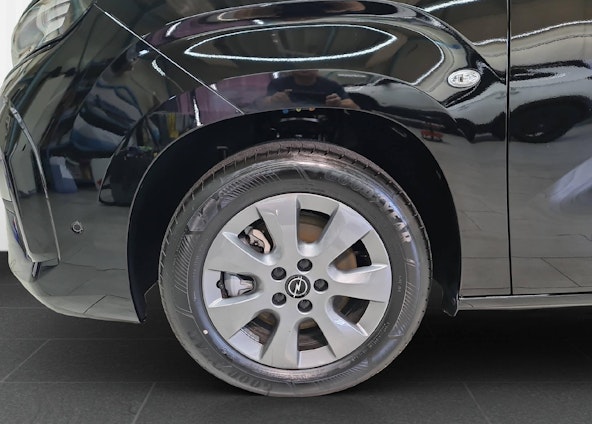 Vehicle image 14 Vehicle image 14