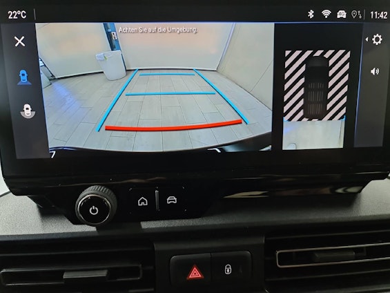 Vehicle image 17 Vehicle image 17