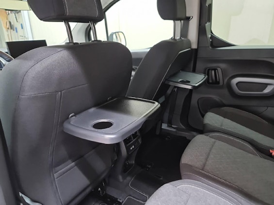 Vehicle image 9 Vehicle image 9