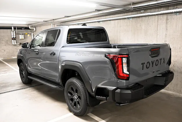 Toyota Hilux Double Cab.-Pick-up 2.8 D-4D MHEV 204 Invincible