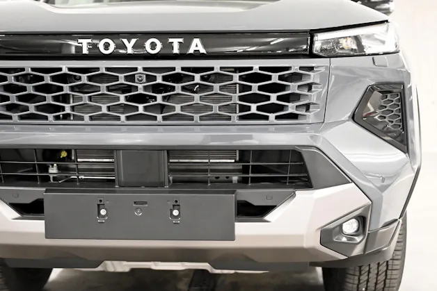 Toyota Hilux Double Cab.-Pick-up 2.8 D-4D MHEV 204 Invincible