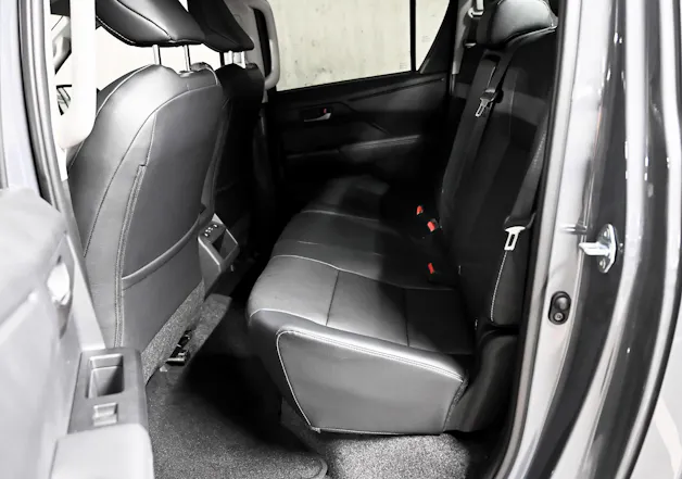 Toyota Hilux Double Cab.-Pick-up 2.8 D-4D MHEV 204 Invincible