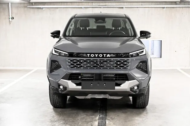 Toyota Hilux Double Cab.-Pick-up 2.8 D-4D MHEV 204 Invincible