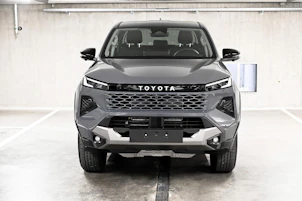 Fahrzeugbild TOYOTA Hilux Double Cab.-Pick-up 2.8 D-4D MHEV 204 Invincible