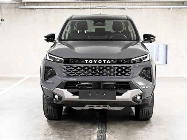 Toyota Hilux Double Cab.-Pick-up 2.8 D-4D MHEV 204 Invincible