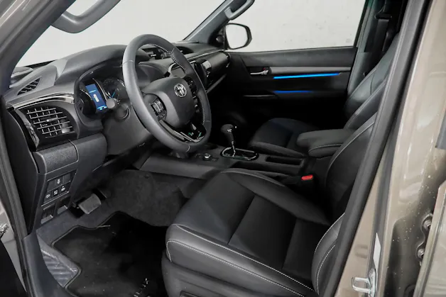 Toyota Hilux Double Cab.-Pick-up 2.8 D-4D MHEV 204 Invincible