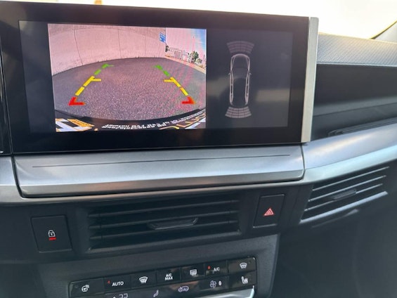 Vehicle image 9 Vehicle image 9