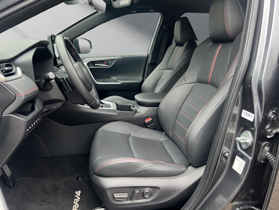 Vehicle image 18