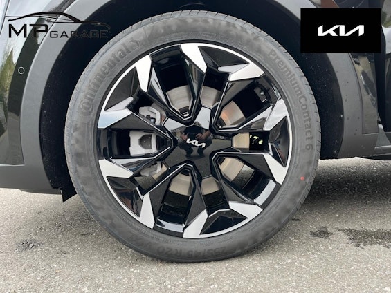 Vehicle image 13 Vehicle image 13