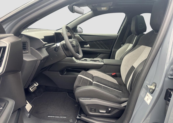 Vehicle image 10 Vehicle image 10