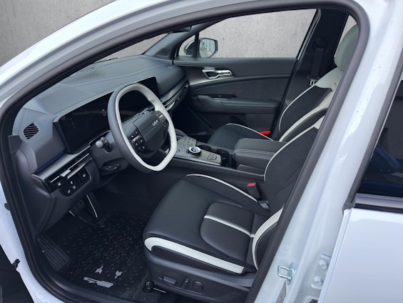 Vehicle image 6 Vehicle image 6