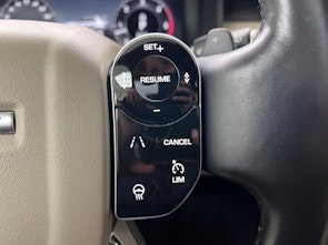 Vehicle image LAND ROVER Discovery 3.0 SDV6 HSE