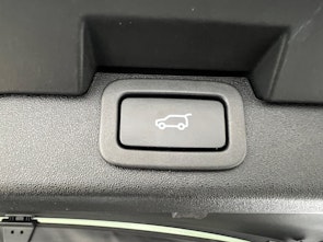 Vehicle image LAND ROVER Discovery 3.0 SDV6 HSE