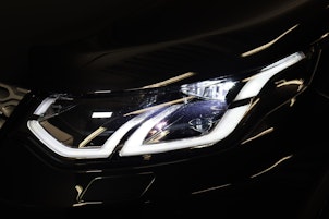 Vehicle image LAND ROVER Discovery Sport 2.0 SD4 200 SE