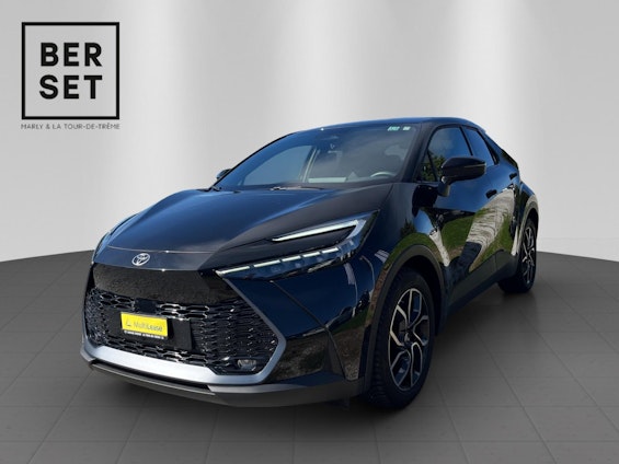 First vehicle image