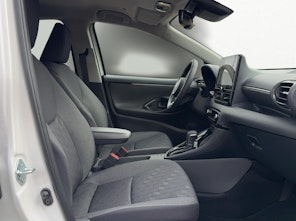 Vehicle image TOYOTA Yaris 1.5 VVT-i HSD Trend