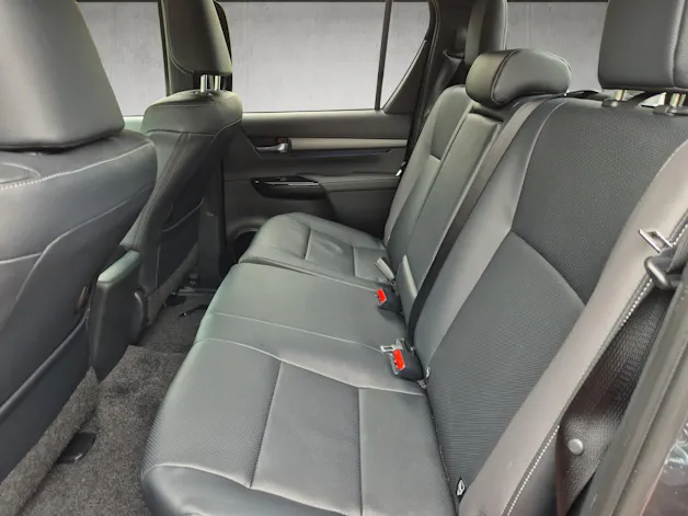Toyota Hilux Double Cab.-Pick-up 2.8 D-4D MHEV 204 Invincible