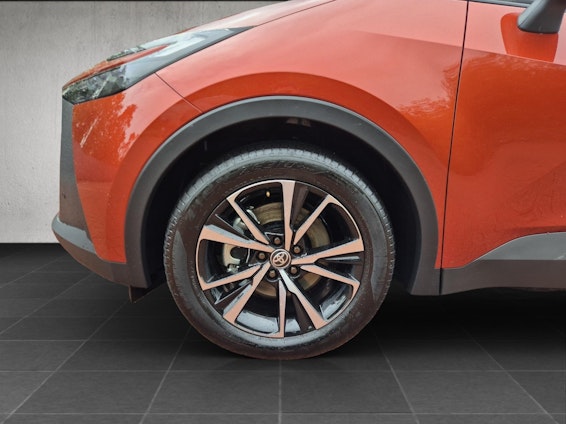 Vehicle image 14