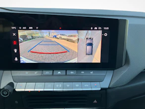 https://vehicle.imgix.net/4020852/0e26232c-b447-4fba-a632-3d16952e1f9e.jpg
