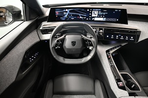 Vehicle image PEUGEOT 3008 1.2 Hybrid Allure