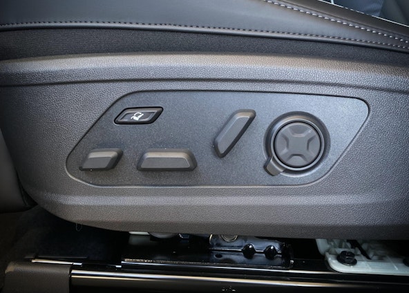 Vehicle image 16 Vehicle image 16