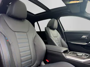 BMW 330e xDrive Touring M Sportpaket Pro