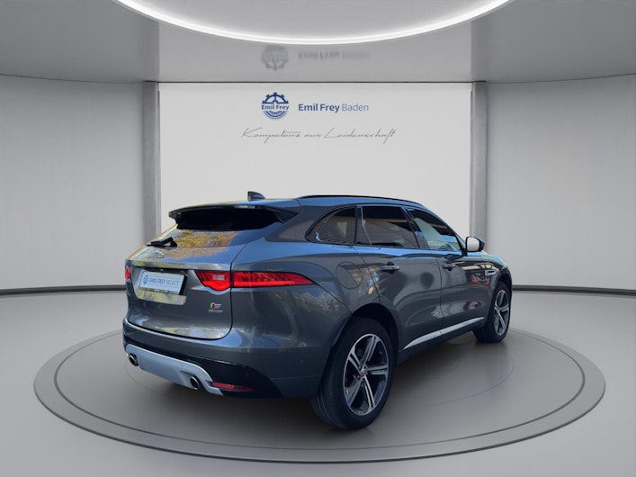 Vehicle image JAGUAR F-PACE